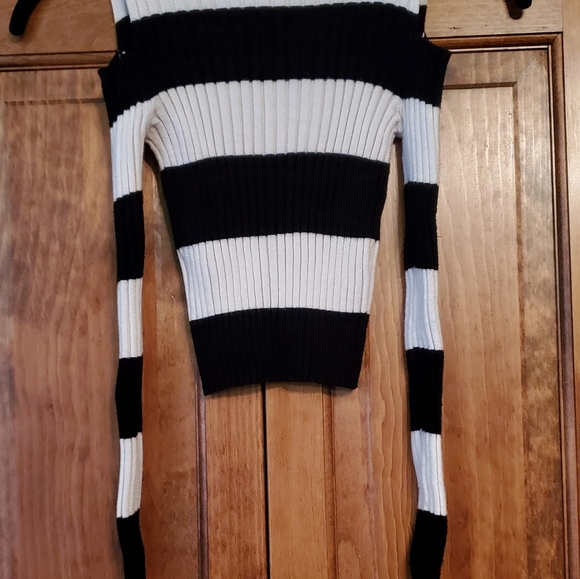 Garage Black & White Ribbed Top - Picture 2 of 5